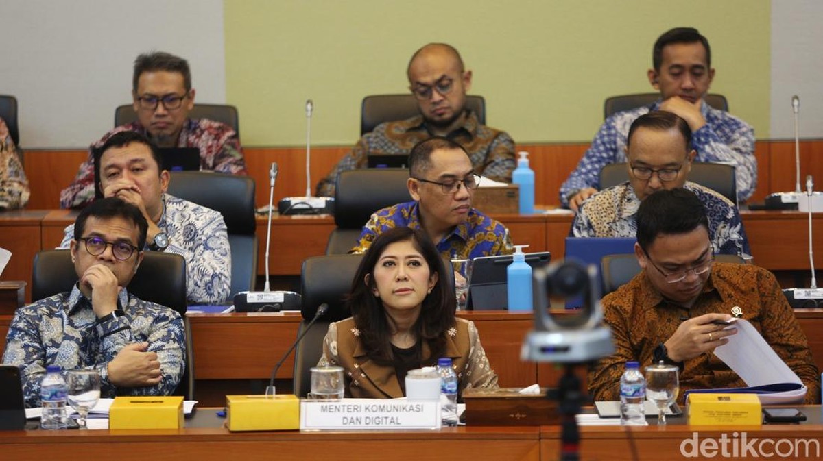 Saatnya Swasta Turun Tangan Atasi Masalah Sinyal Internet? Komdigi Beri Lampu Hijau!