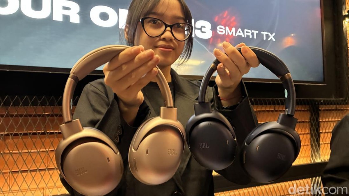 JBL Tour One M3, Headphone Cerdas Ini Punya Fitur yang Bikin Penasaran!