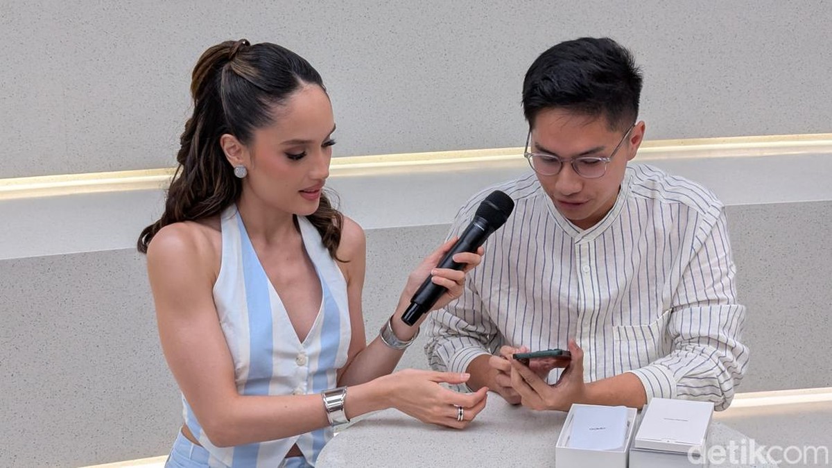 Cinta Laura Bikin Penasaran! Intip Isi Kotak Oppo Reno 14