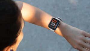 Smartwatch Anti Air Ini Bikin Anak Sekolah Makin Keren!