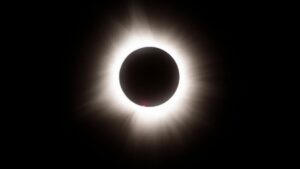 Benarkah Bumi Akan Gelap Gulita Awal Agustus Nanti? Cari Tahu Faktanya!