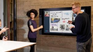 Smart Screen, Mimpi Baru untuk Sekolah-Sekolah di Ujung Negeri?