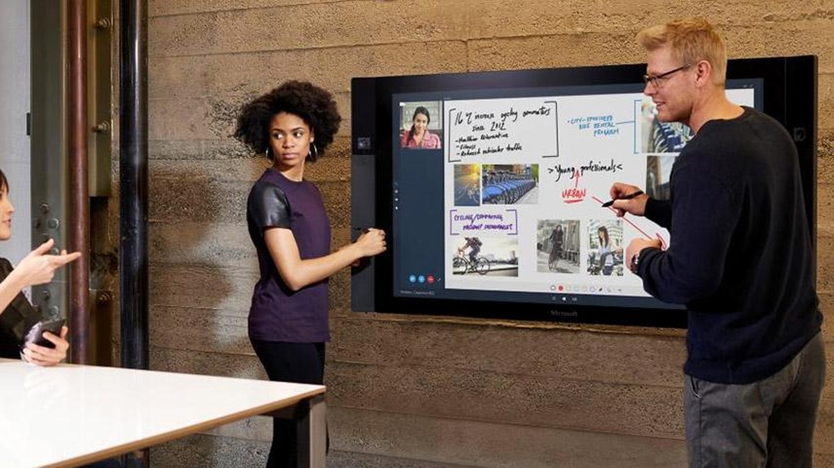 Smart Screen, Mimpi Baru untuk Sekolah-Sekolah di Ujung Negeri?