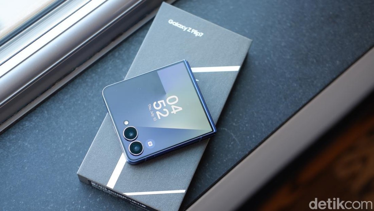 Galaxy Z Flip7, Upgrade Layar & Baterai yang Bikin Ngiler!