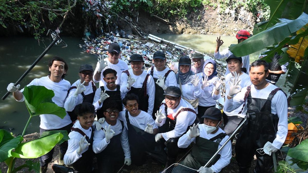 Aksi Keren, Pandawara dan Telkom Bersihkan Sungai yang Dipenuhi Sampah!