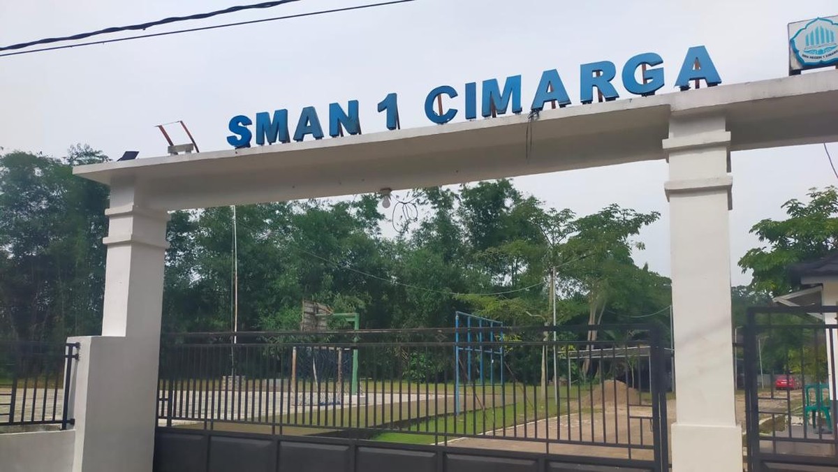 Kepsek Tegur Siswa Merokok, Reaksi Warganet Tak Terduga!