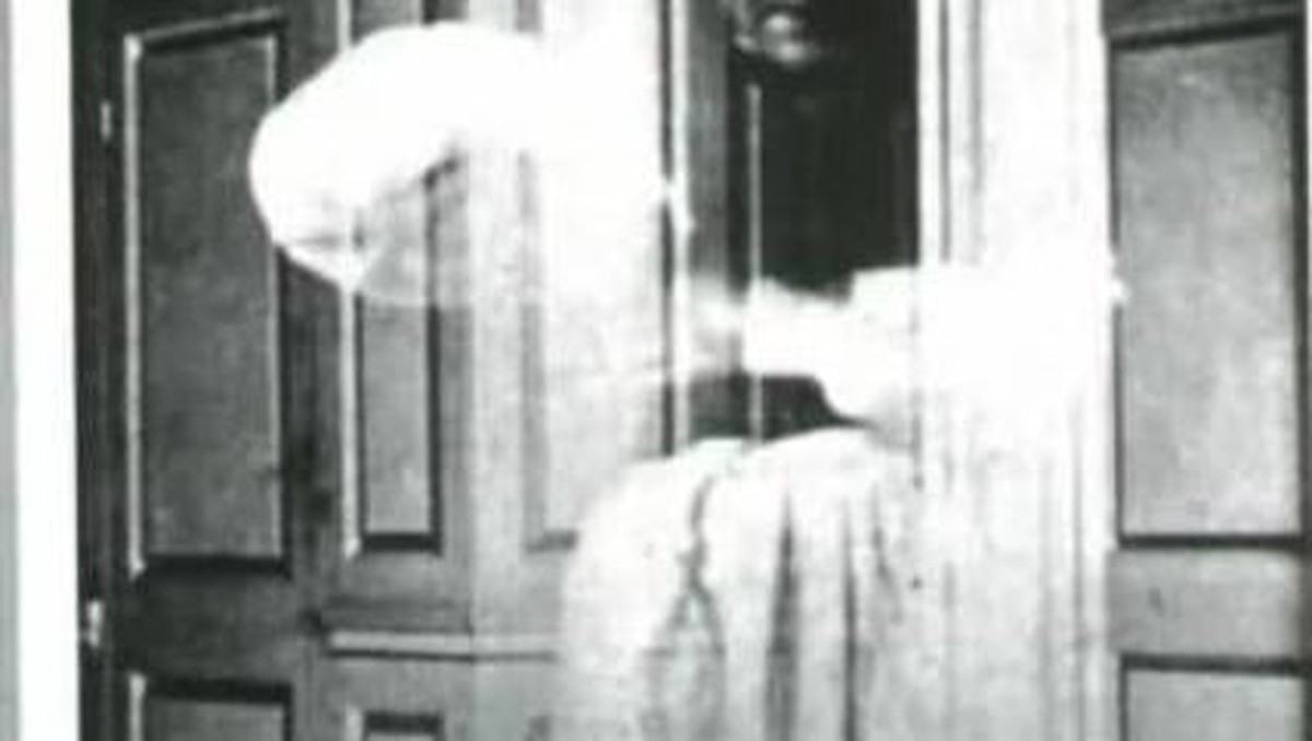 Merinding! Kamera Rekam Penampakan Aneh, Bikin Bulu Kuduk Berdiri