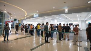 iPhone 17 Bikin Heboh! Antrean Mengular di Mana-Mana