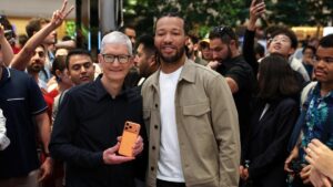 Siapa Pengganti Tim Cook di Apple? Bocoran dari Orang Dalam!