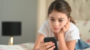 Lindungi Anak dari Bahaya Online, Ini Strategi Komdigi yang Bisa Dicoba