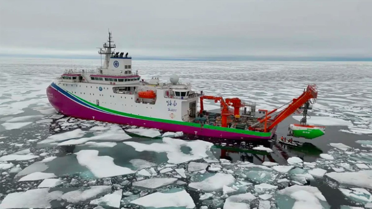 Wow! China Menjelajah Gunung Berapi Misterius di Arktik!