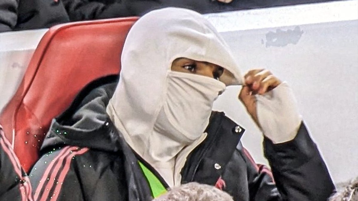 Mo Salah Bangku Cadangan Lagi? Fans Bola Ribut!