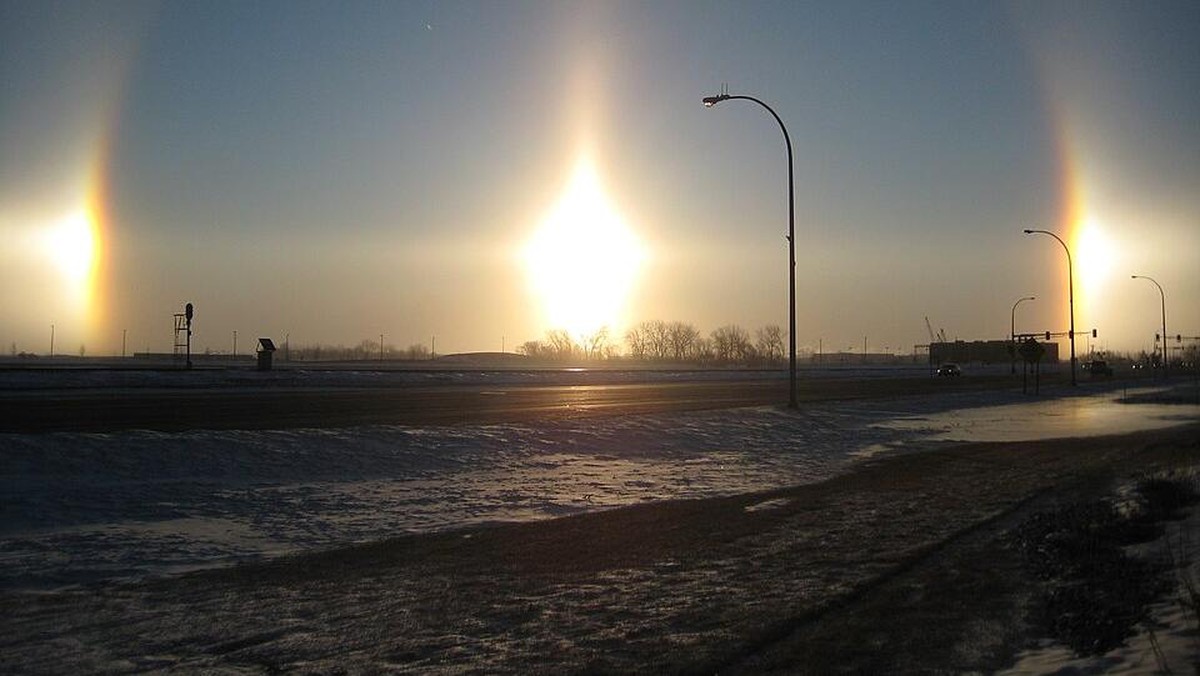 Fenomena Aneh di Langit China, Benarkah Ada Tiga Matahari?