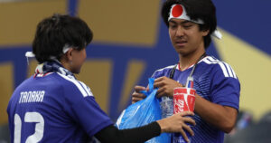 Viral! Suporter Jepang Bikin Dunia Beri Hormat di Piala Dunia