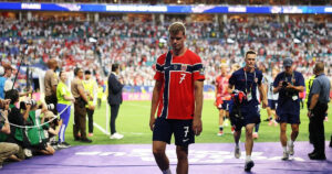 Sorloth Dikritik Warganet Usai Tak Oper Haaland Apa Kata Netizen