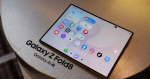 Terungkap Rahasia Layar Tipis Tanpa Lipatan Galaxy Z Fold8