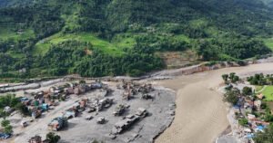 Gletser Nepal Runtuh Dramatis Bagaikan Dipotong Pisau