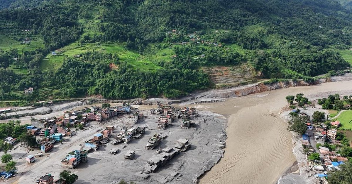 Gletser Nepal Runtuh Dramatis Bagaikan Dipotong Pisau