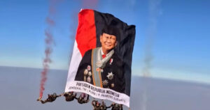 Netizen Heboh Pantau Upacara Istana 4 Sorotan Ini Viral