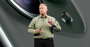 Apple Bergetar Schiller Tinggalkan App Store Bersama Cook